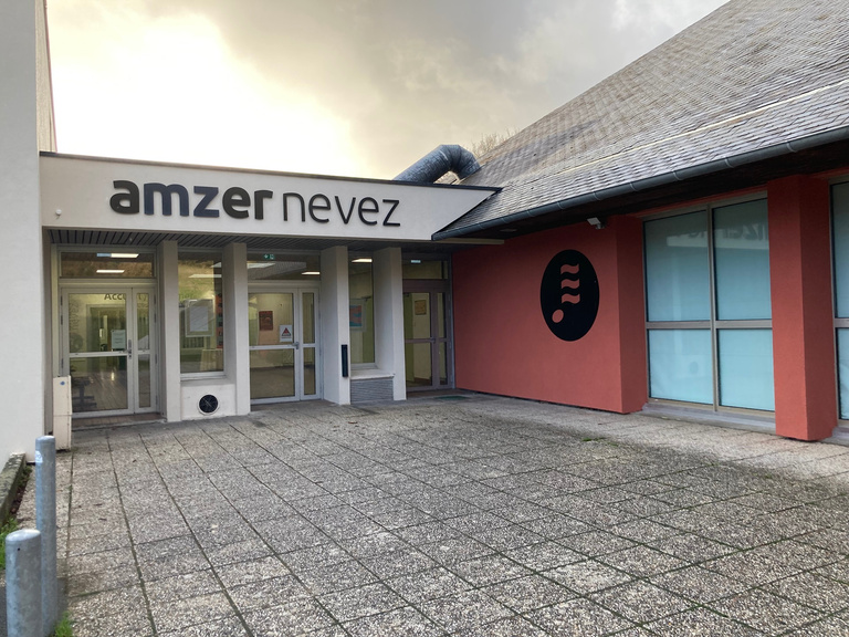 Amzer Nevez building entrance in Ploemeur